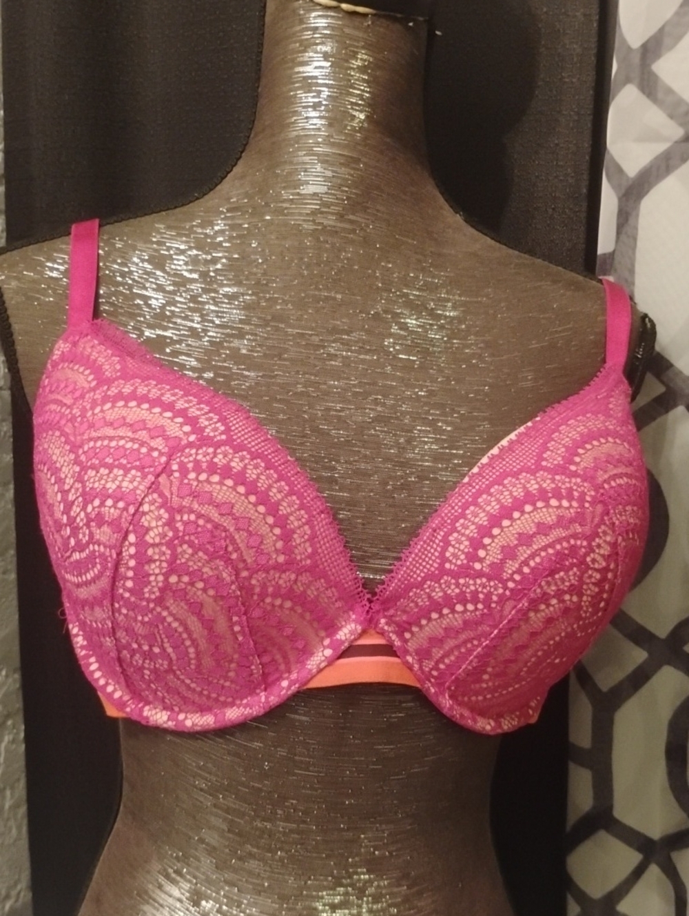 VICTORIA SECRET VERY SEXY LIGHTLY LINED PLUNGE BRA 38DD